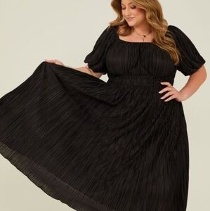 ARULA Elegant Black Pleated Maxi Dress